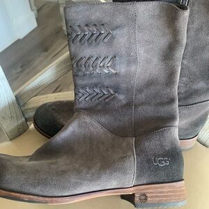 NWT Women  Ugg Zip soft leather size 8